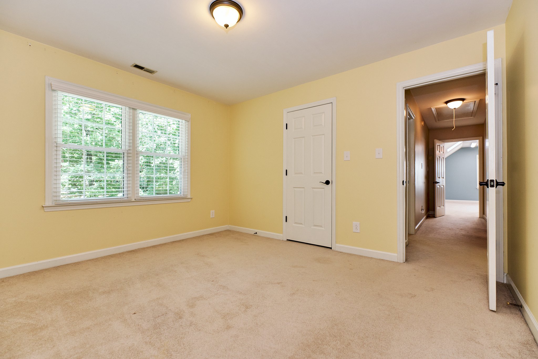 206 Aspen Ave Web 033.jpg