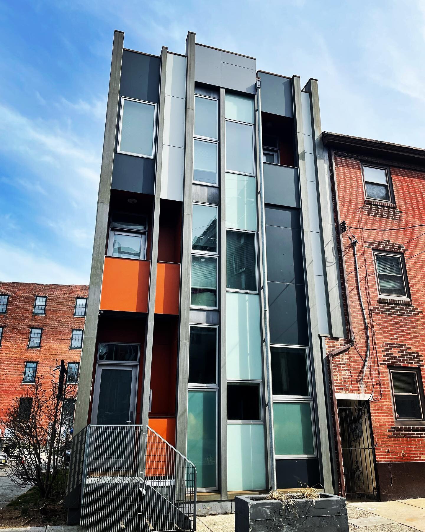 Last week we got a personalized tour of the @onionflats developments of in Philadelphia. These are passive house Multifamily developments and Onion flats were one of the first MF builders to be accredited by @passivehouseinstituteus. I heard about th