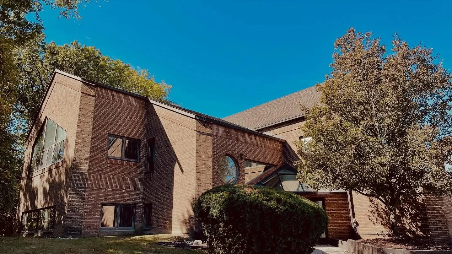 Warning: 411 Huronview has a ridiculously awesome 750SF suite that&rsquo;s perfect for a small firm, a therapist or maybe a new political party headquarters!?!? Highway and downtown access? Check. Amazing 80s architecture? Double check. Tell your fri