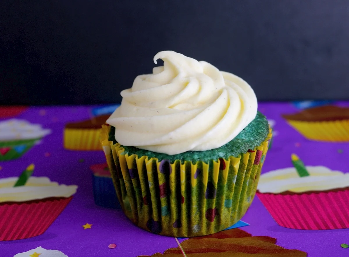 Blue Velvet Cupcakes Recipe Tutorial &amp; Video