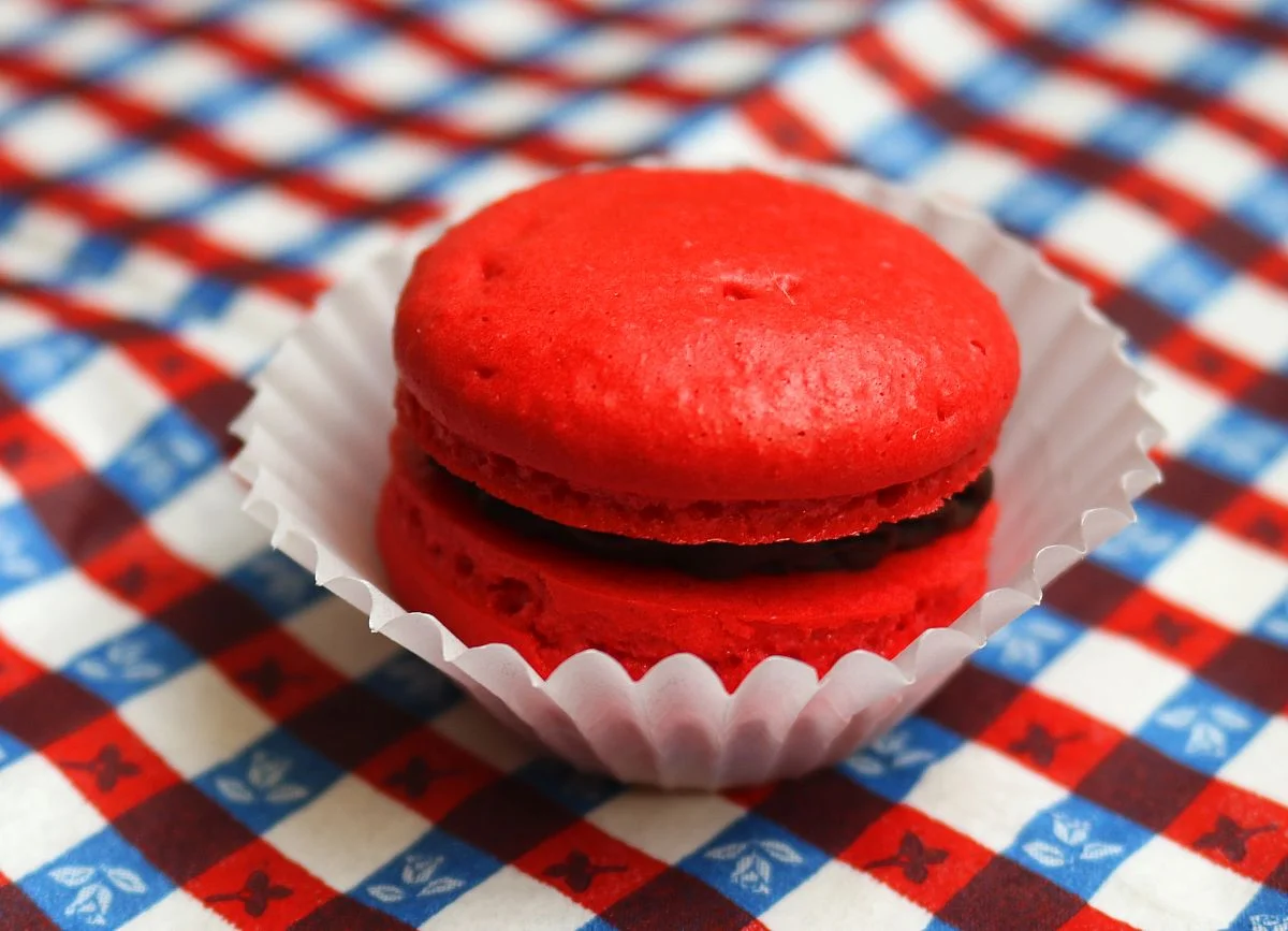 cherrychocolatemacaron