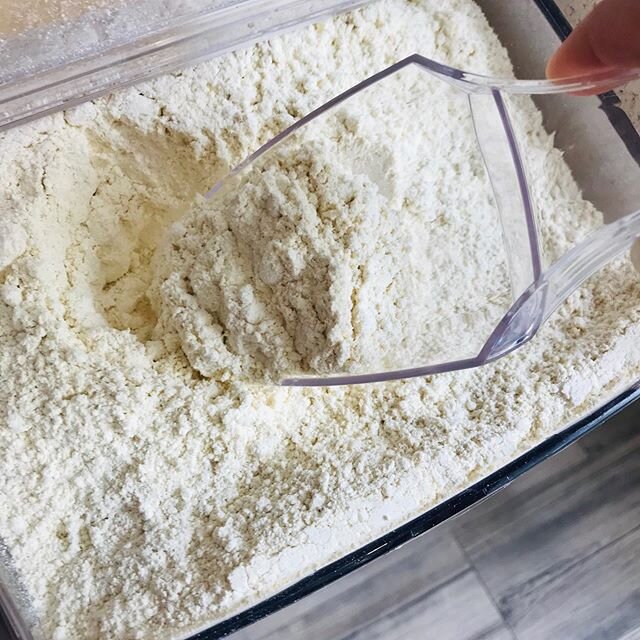 Bl&eacute; ancien, Bio, Local et en Vrac en plus ♻️
Farine de petit &eacute;peautre contenant une faible teneur de gluten (env.7%)
N&rsquo;h&eacute;sitez pas &agrave; l&rsquo;utiliser pour vos d&eacute;licieux pains fais maison❣️🍞 #farinebio #farine