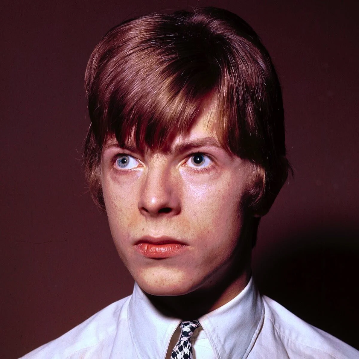 SHIT YOU SHOULD KNOW IF YOU DON&rsquo;T ALREADY / interestingly, most people who talk about david bowie&rsquo;s eyes think they were two different colors; he, actually, had two different sized pupils. when in a fist fight as a teen over a girl, bowie