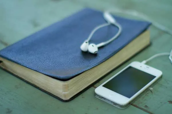 bible-and-iphone---lightstock.jpg