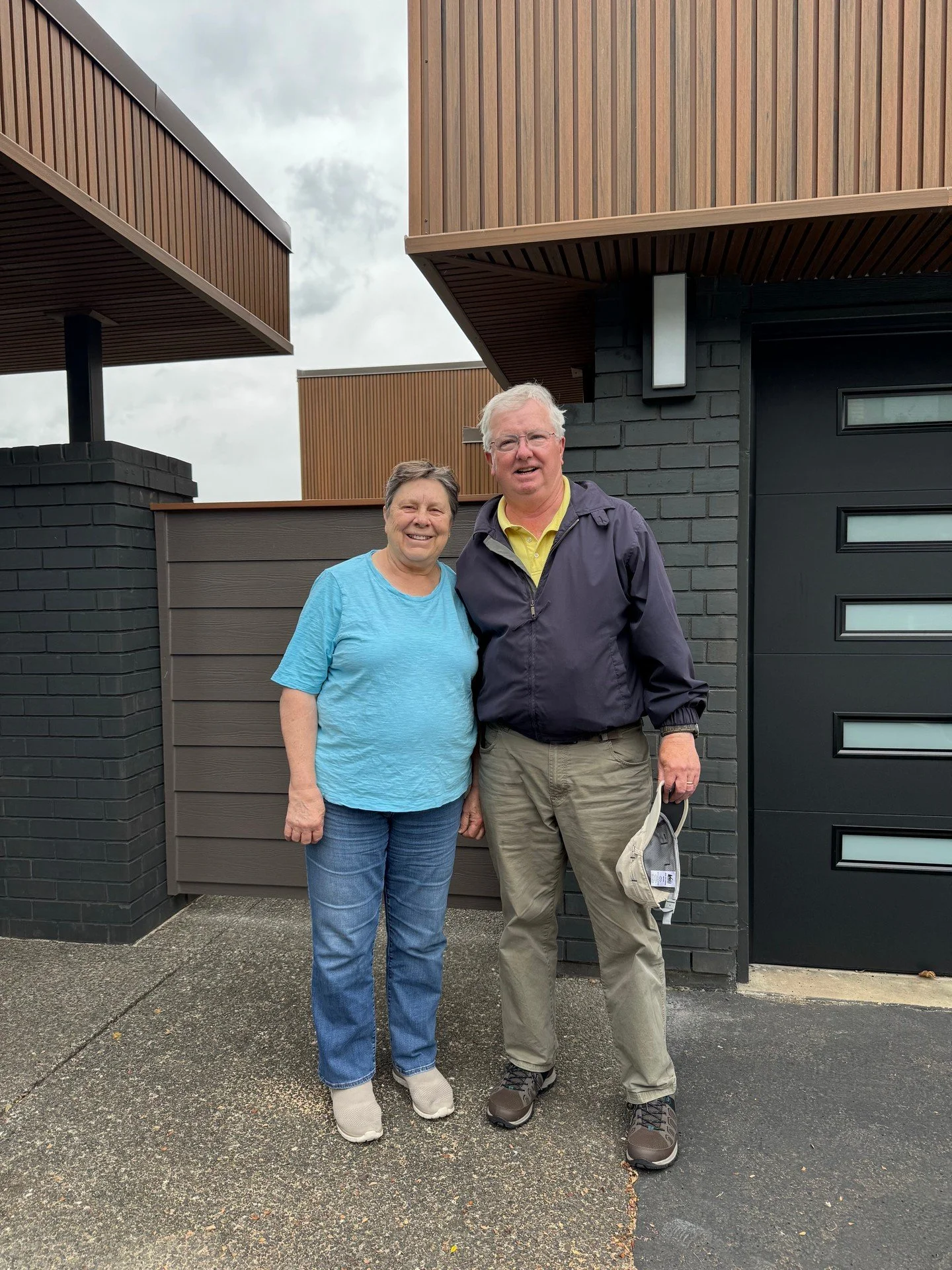 Key day! 🔑

So happy to get to work with these buyers again, this time as they make the move from Oregon to Washington. I am also a Washington real estate agent because I like being able to offer my clients some of the many opportunities available o