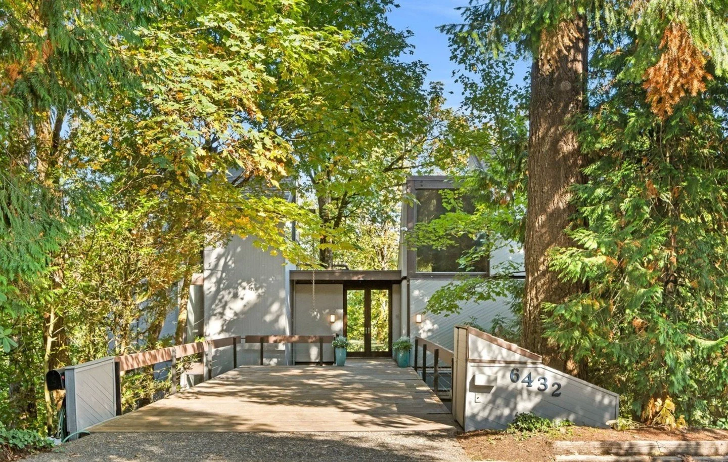 I'm pretty sure this house, designed in the 70s by noted architect James Oliver, is the grown-up version of every kid's dream treehouse. As if the 6-story spiral staircase weren't enough, it's got a telescope, treetop views, endless cozy reading spot