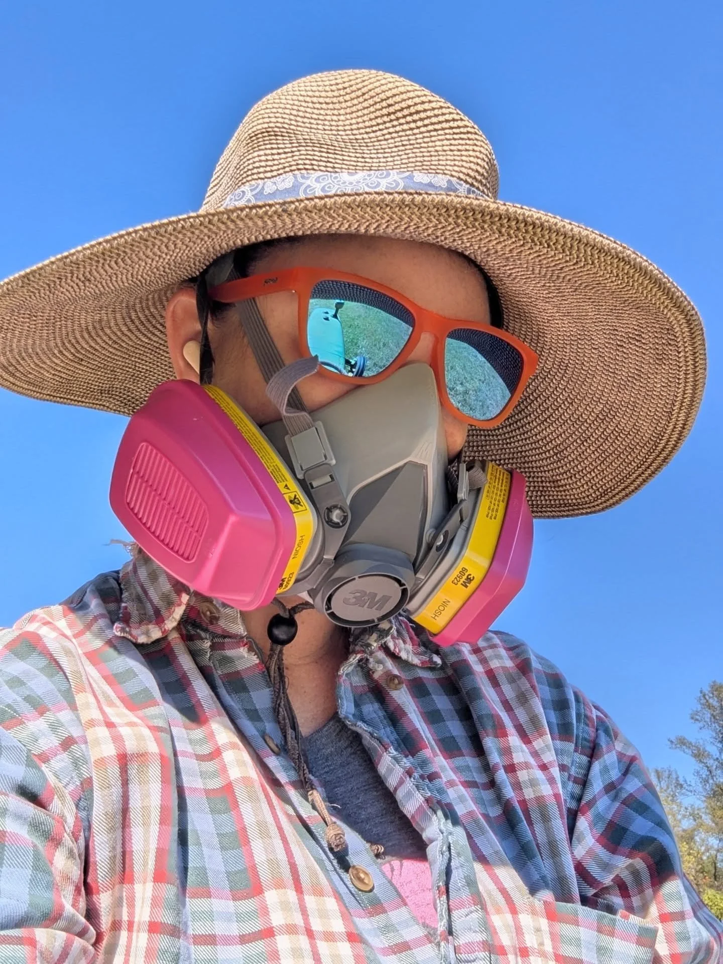 Sometimes all the cranial accessories must fit together like a puzzle
✔️ sun hat
✔️ respiratory protection
✔️ ear protection
✔️ sunglasses