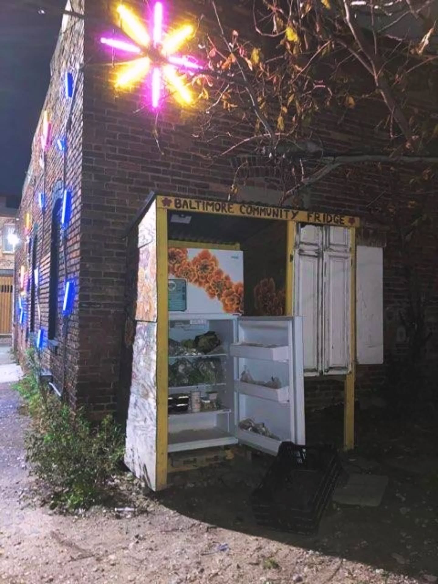 📢 Community Fridge Restock Alert!

📍209 McAllister (in the alley by Blue Light Junction, near Hidden Harvest Farm)

📍5104 York Rd, Govanstown (Govanstown Farmers Market parking lot)

📍3128 Greenmount (inside Red Emma's)

🥬 Free food for all. Tak