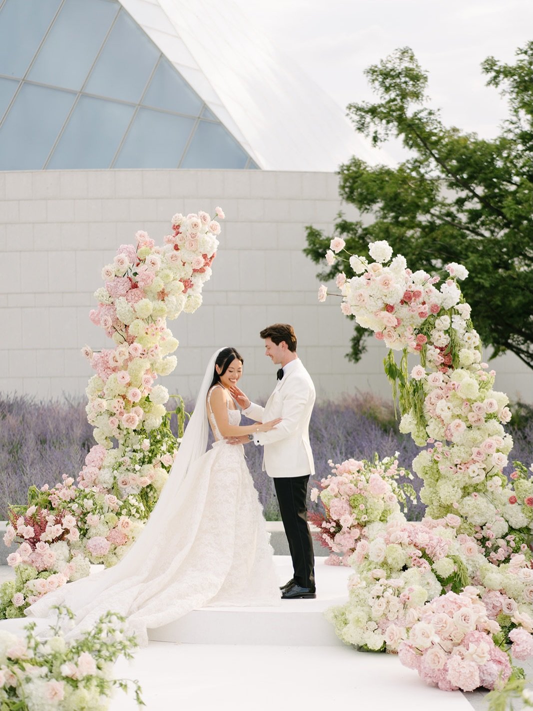 When @liza_lit 📷 is on the job, count me in - always a dream with @lexingtonandco 
J+J&rsquo;s dreamy wedding was one for the books last summer- our first one at @agakhanmuseum_events 💅