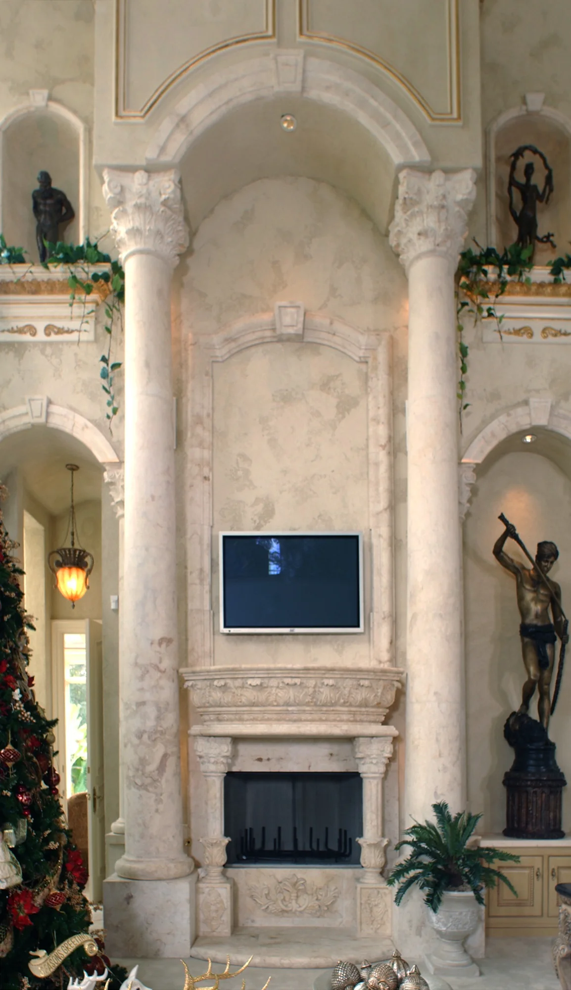 Corinthian II_1154x2000_Guidry_DSC_0132 frontal view main firepl.jpg