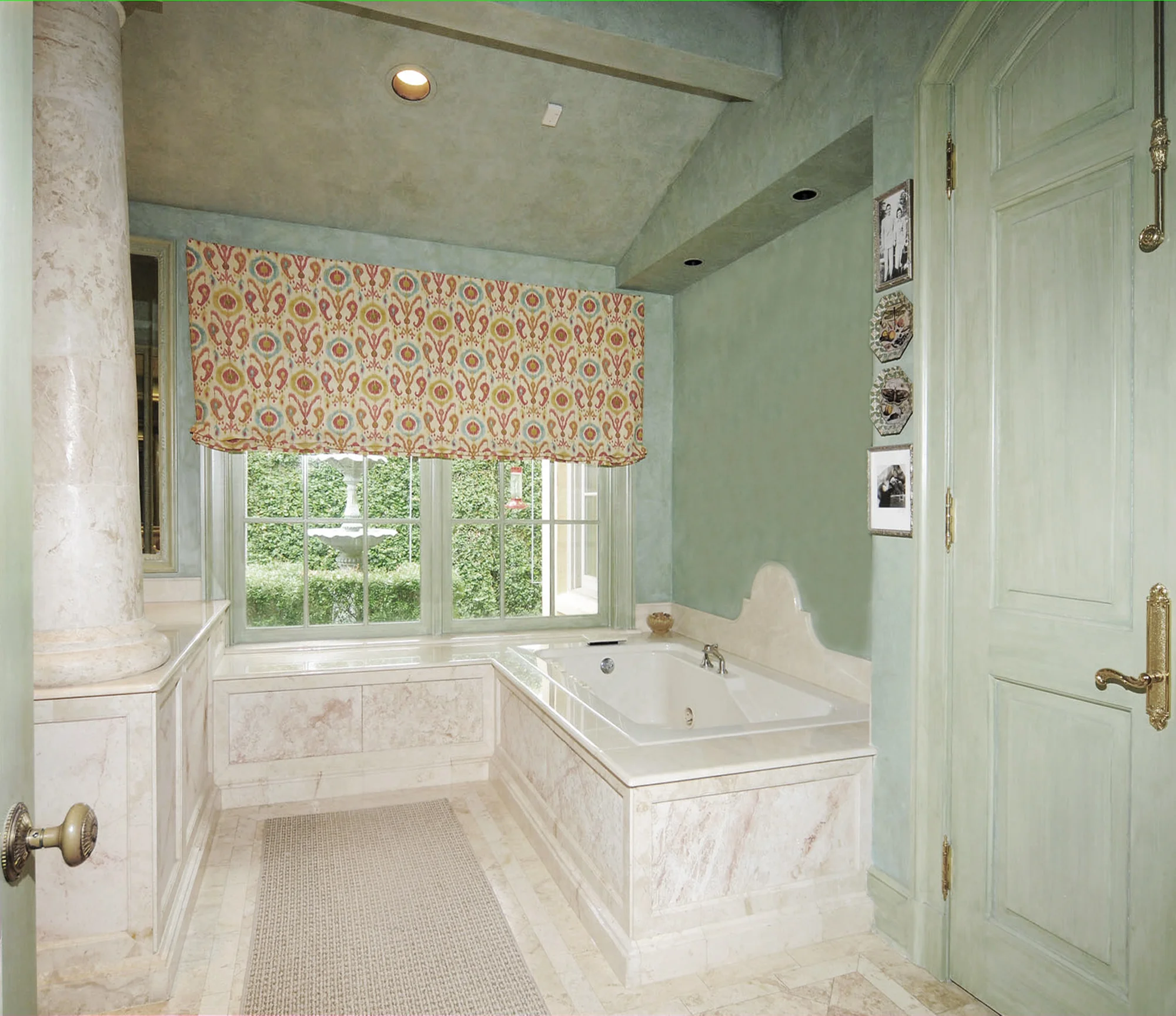 9_Tuscan_Kirtland_Bath_2000x1728_Edit024.jpg