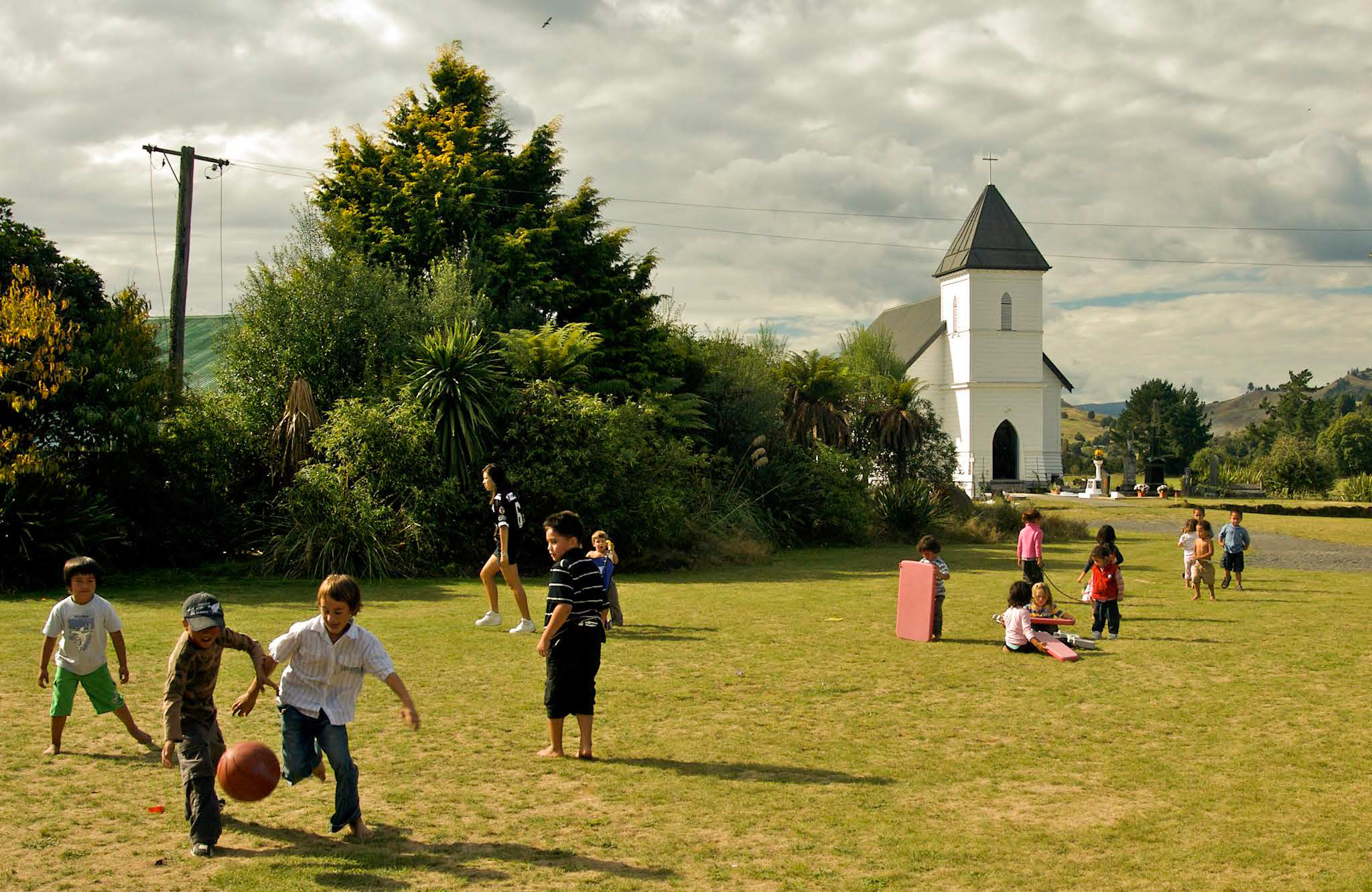 Sara McIntyre,  Kākahi Marae,  2008. Courtesy of the artist and Anna Miles Gallery.