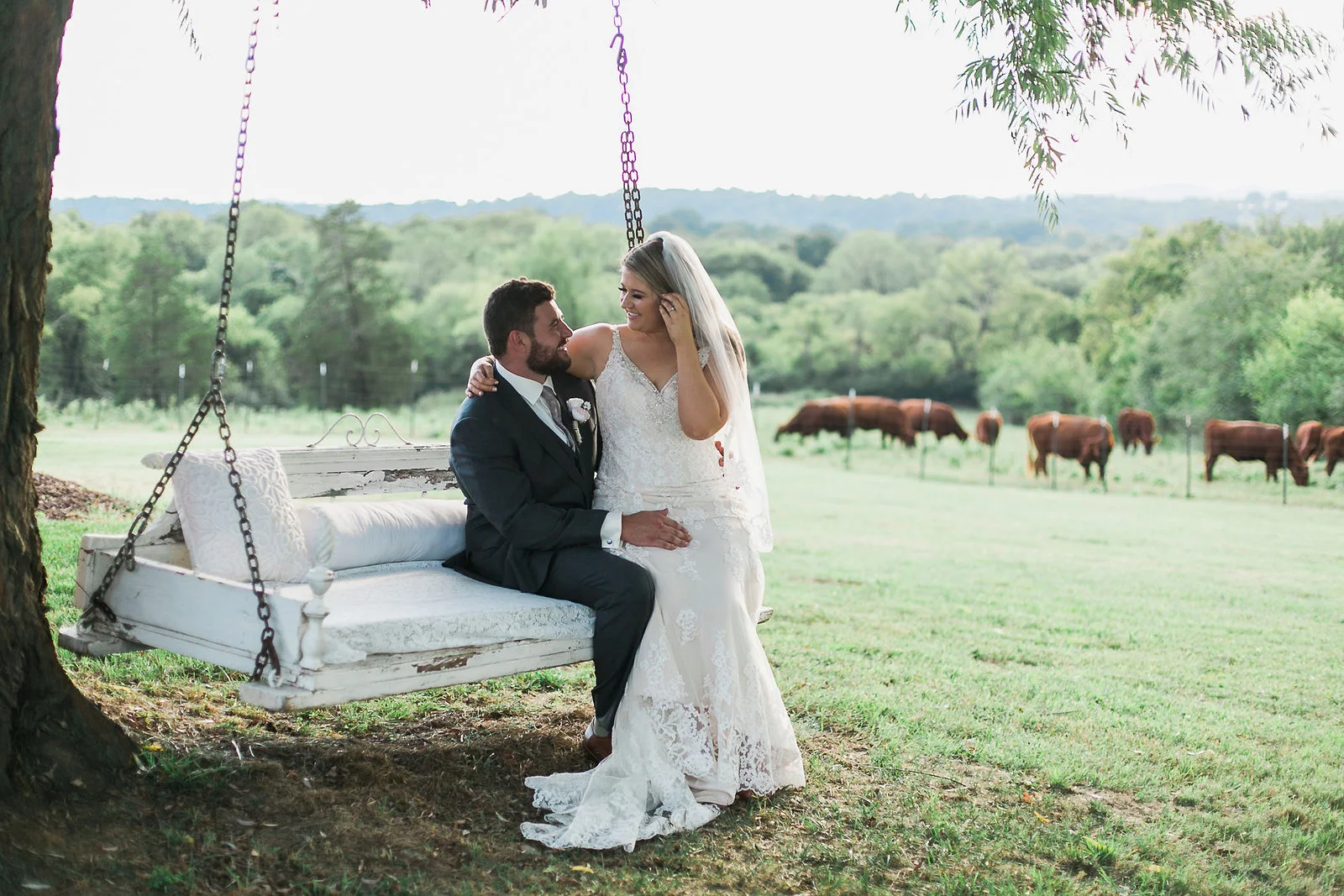 Summer Barn Wedding Near Nashville - Barn in the Bend