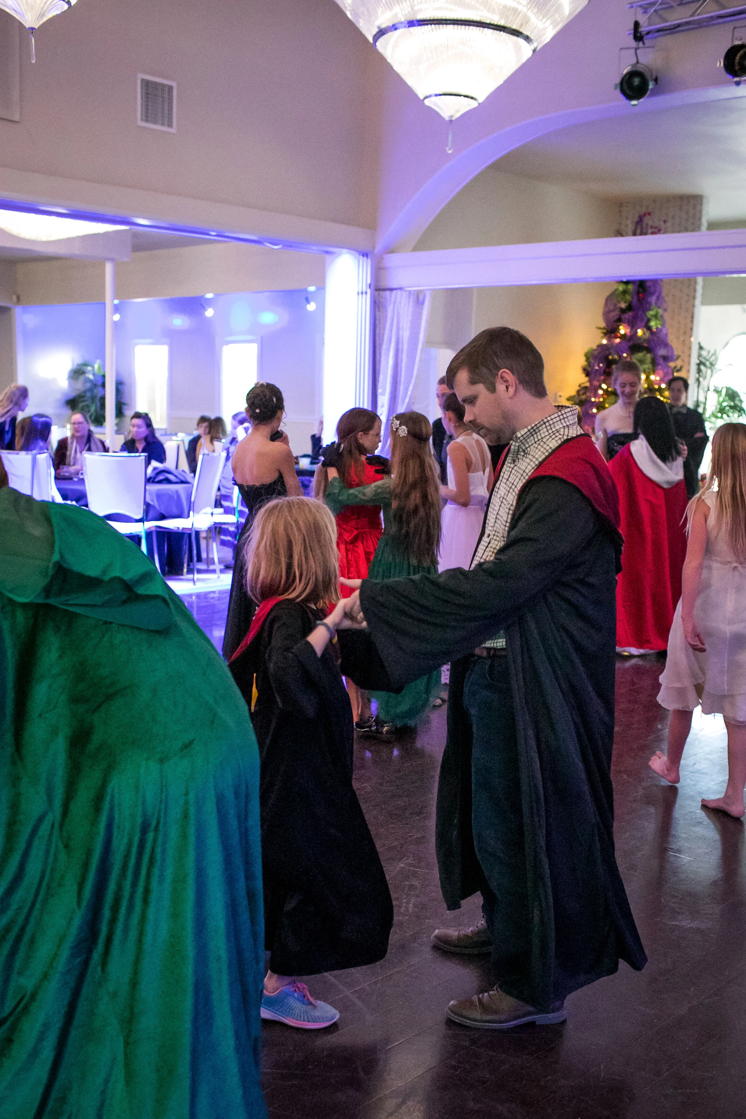 2018FamilyYuleBall-101.jpg