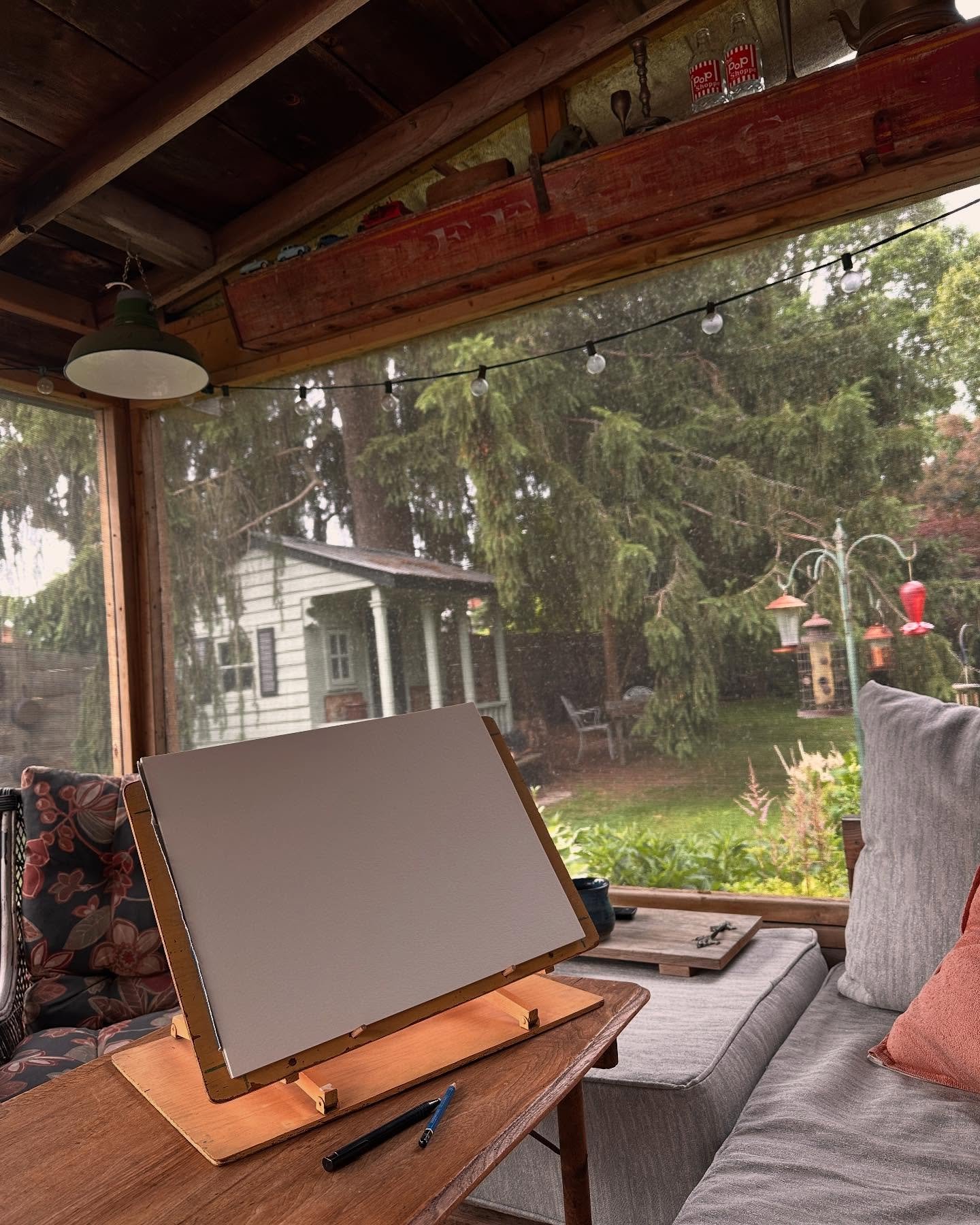 Yesss!!!!! It&rsquo;s porch weather again! I&rsquo;ll be out here all day :)

Today I&rsquo;m starting on my next European inspired villagescape painting and I&rsquo;m really looking forward to this country&hellip; any guesses?!