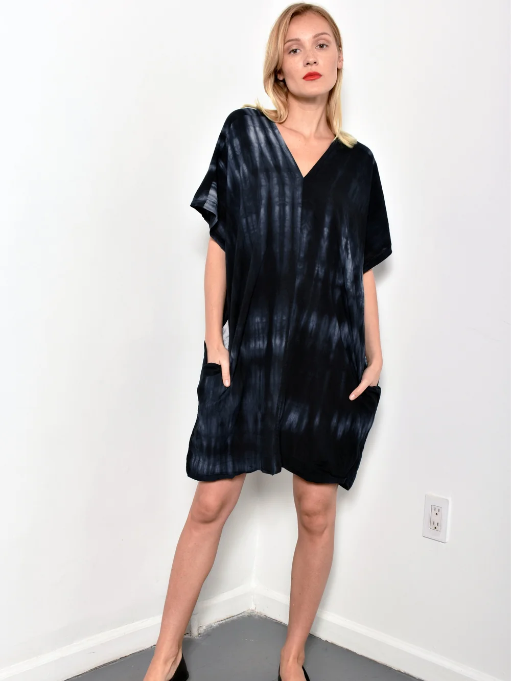 PRINTED V-DRESS (12 prints)  uzinyc