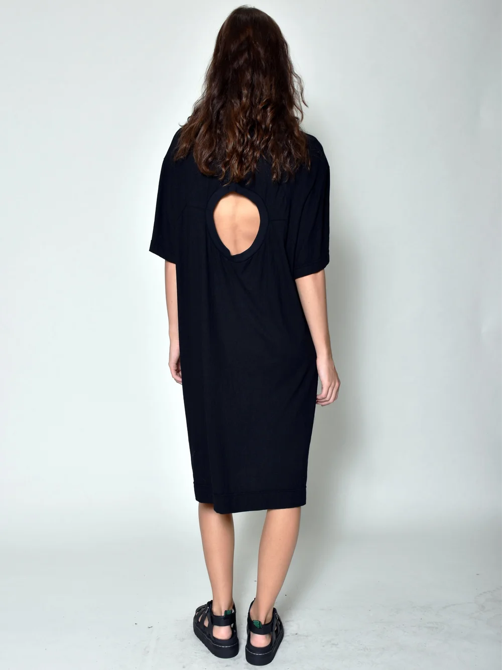 BACK HOLE DRESS — uzinyc