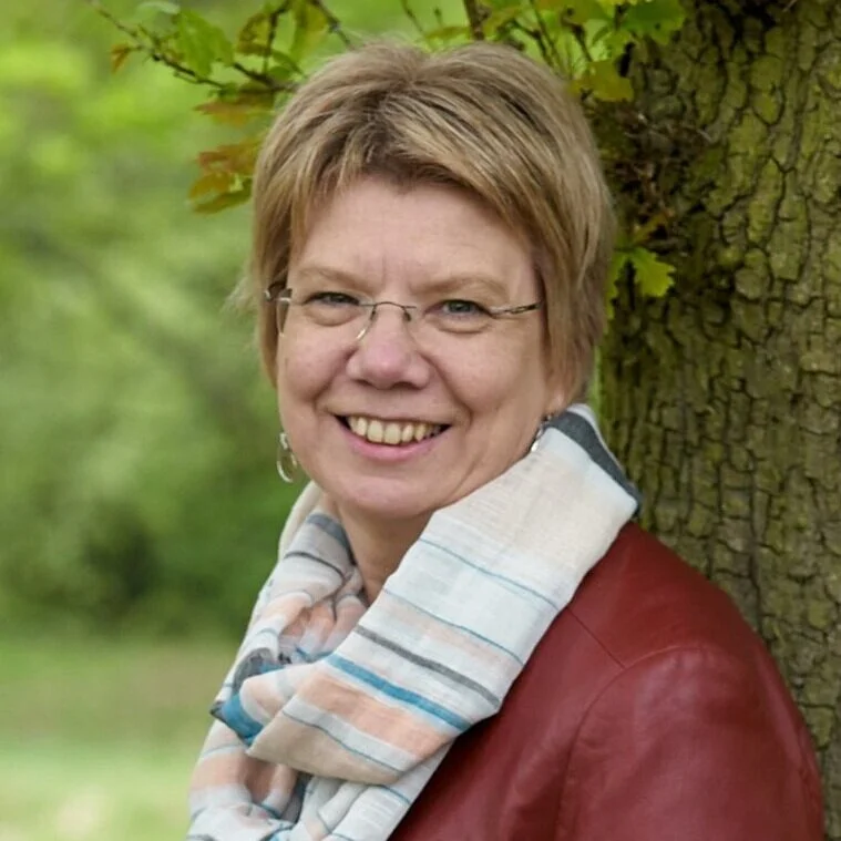 Avril McIntyre MBE, Director - Community Resources