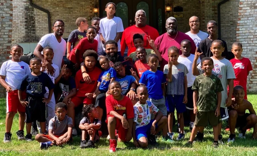 City Lights is partnering with EM2G this summer!