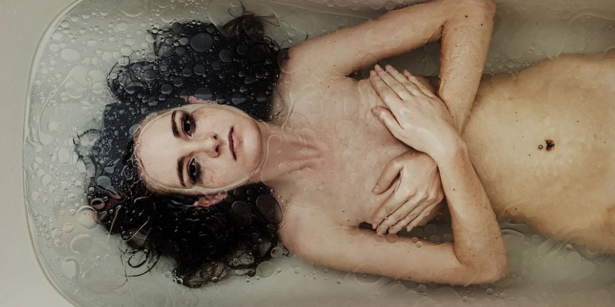 Merwebathware_girlinbath_b.jpg