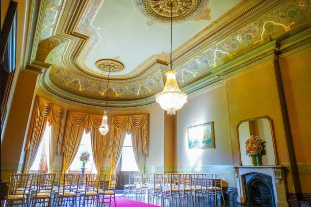 ball room ceiling.JPG