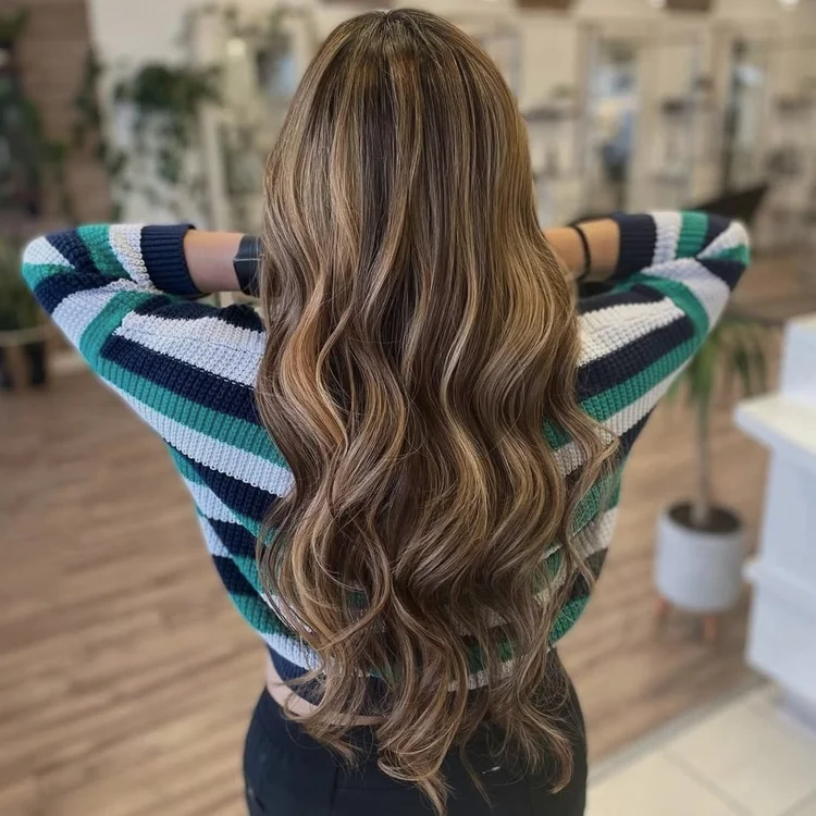 Dimensional brunette balayage