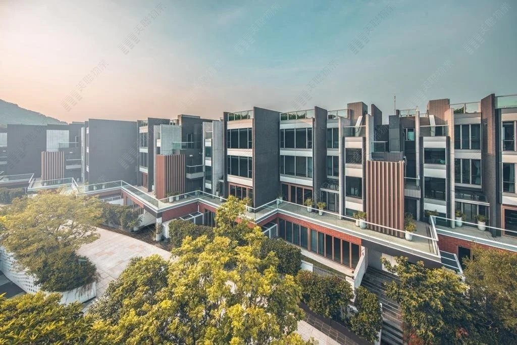 Mount Pavilia , |  Jacuzzi