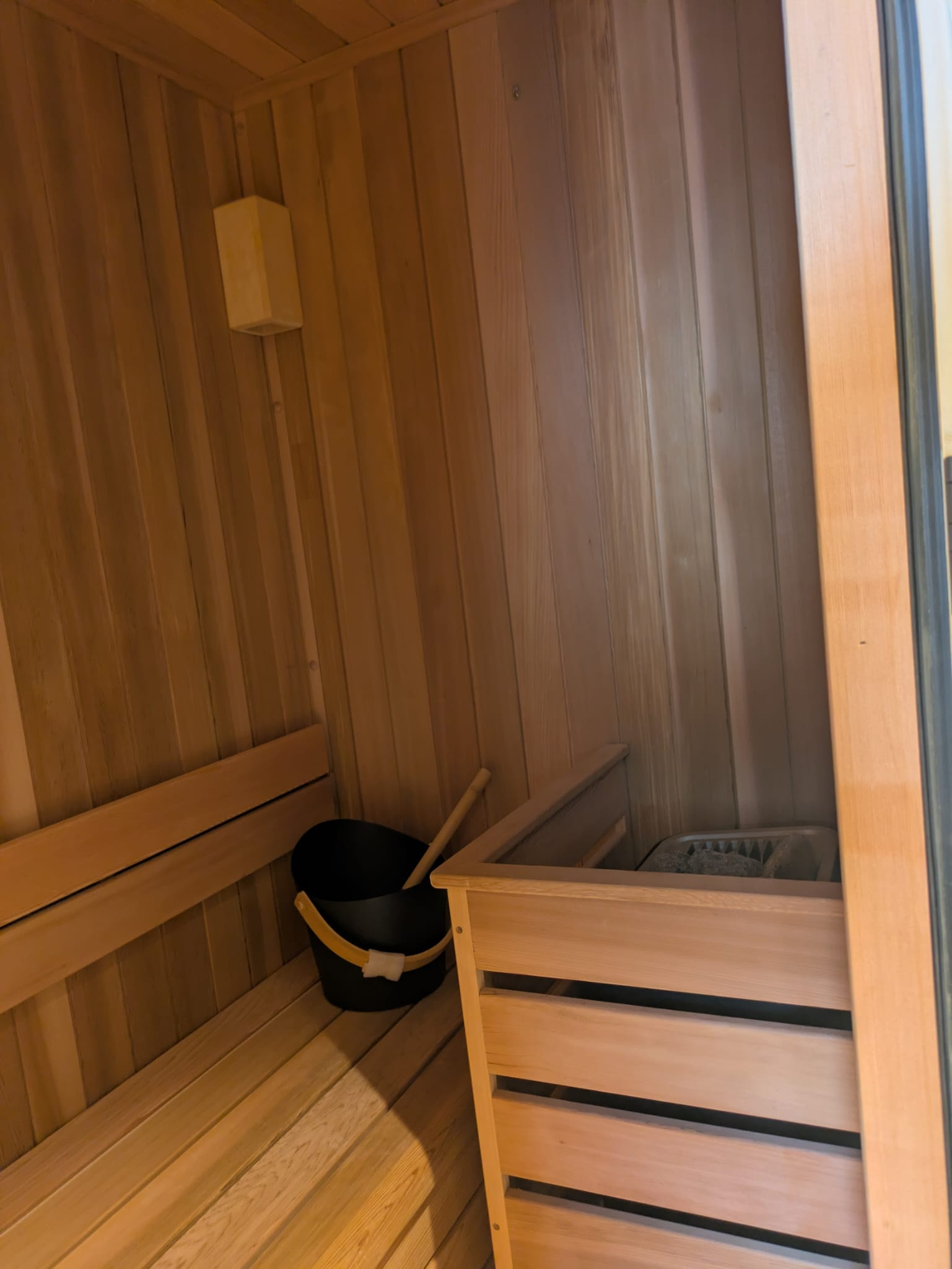 ksaqua-Hong Kong Parkview-Tailor made of Traditional Sauna room（3）.jpg