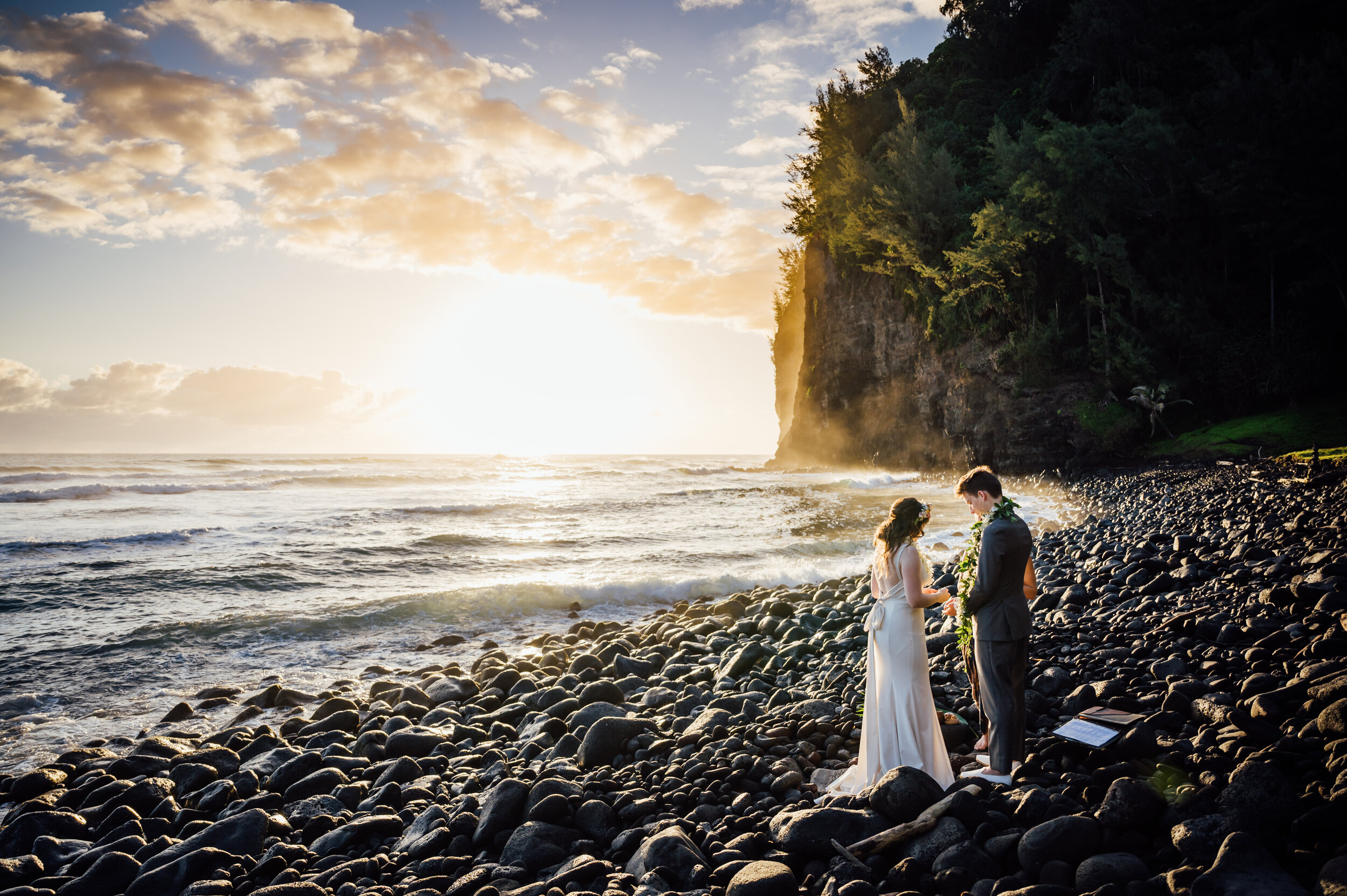 wedding ceremony in a vallery in Hawaii
