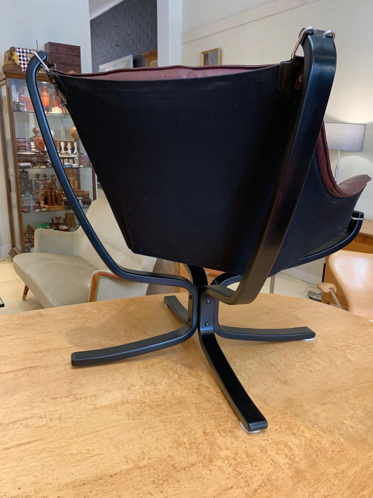 Falcon chair 3.jpg