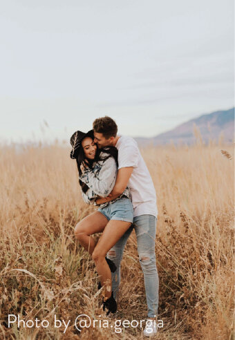 Couples Posing Guide  15 Must Try Romantic Couple Photo Poses 2023
