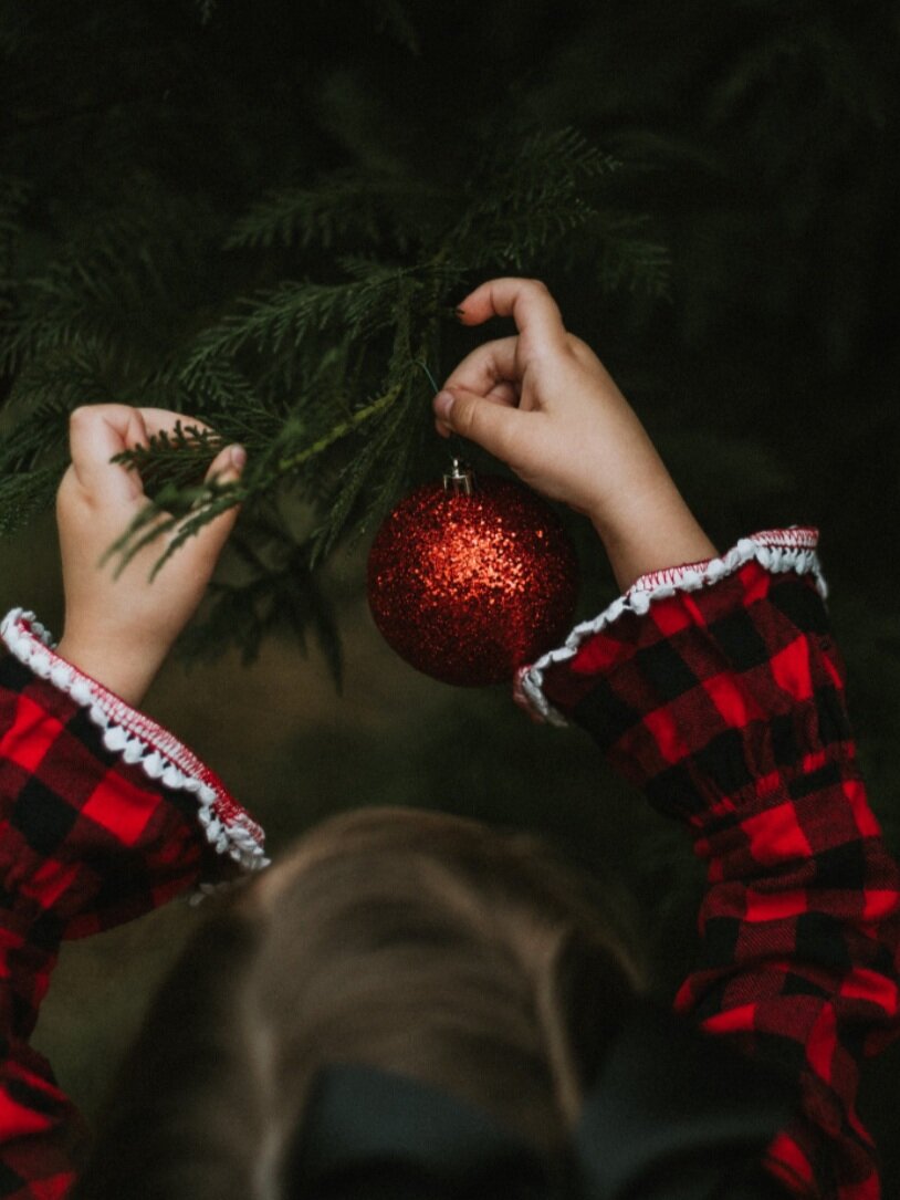 pictures with christmas tree include a human element