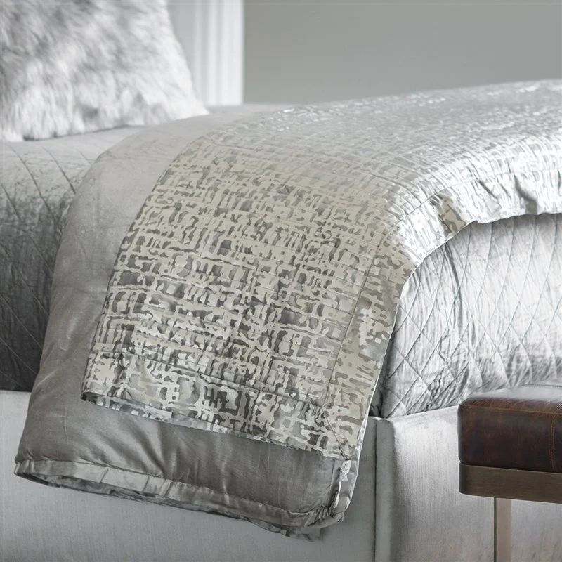 Jolie Quilted Throw Silver Velvet / Silver Print 52X98