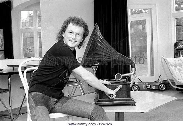 Batt With Gramaphone.jpg