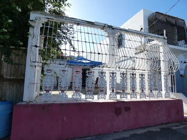 $99,800 // Isabel II, Untitled // PAVR-1U