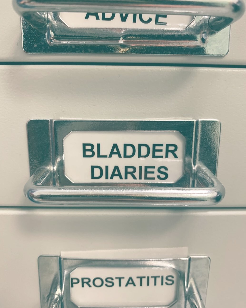 Pinch👌🏼punch👊🏼first of the month 🗓 

#urologyawarenessmonth is here - at B is for Bladdee HQ, we&rsquo;ve been chatting about how transformative sharing your story can be. In fact, Corin and I wouldn&rsquo;t have met without it!☺️❤️ @bestbladder