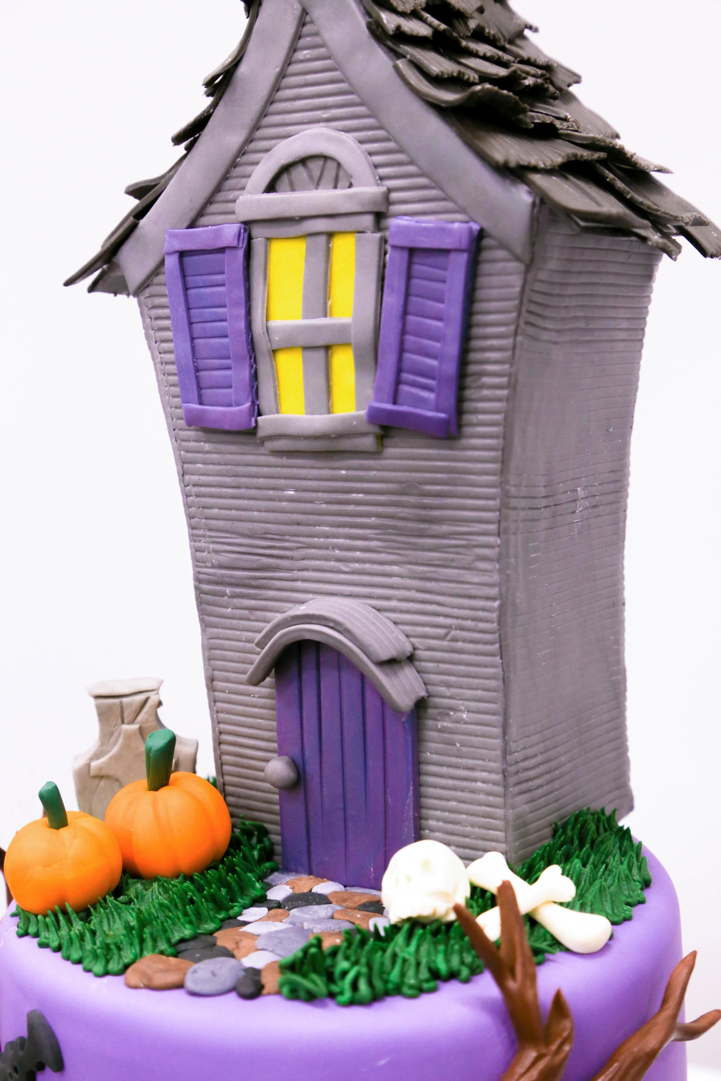 Delicious Pastries, Cakes and Desserts by Cake boss star's Carlo's