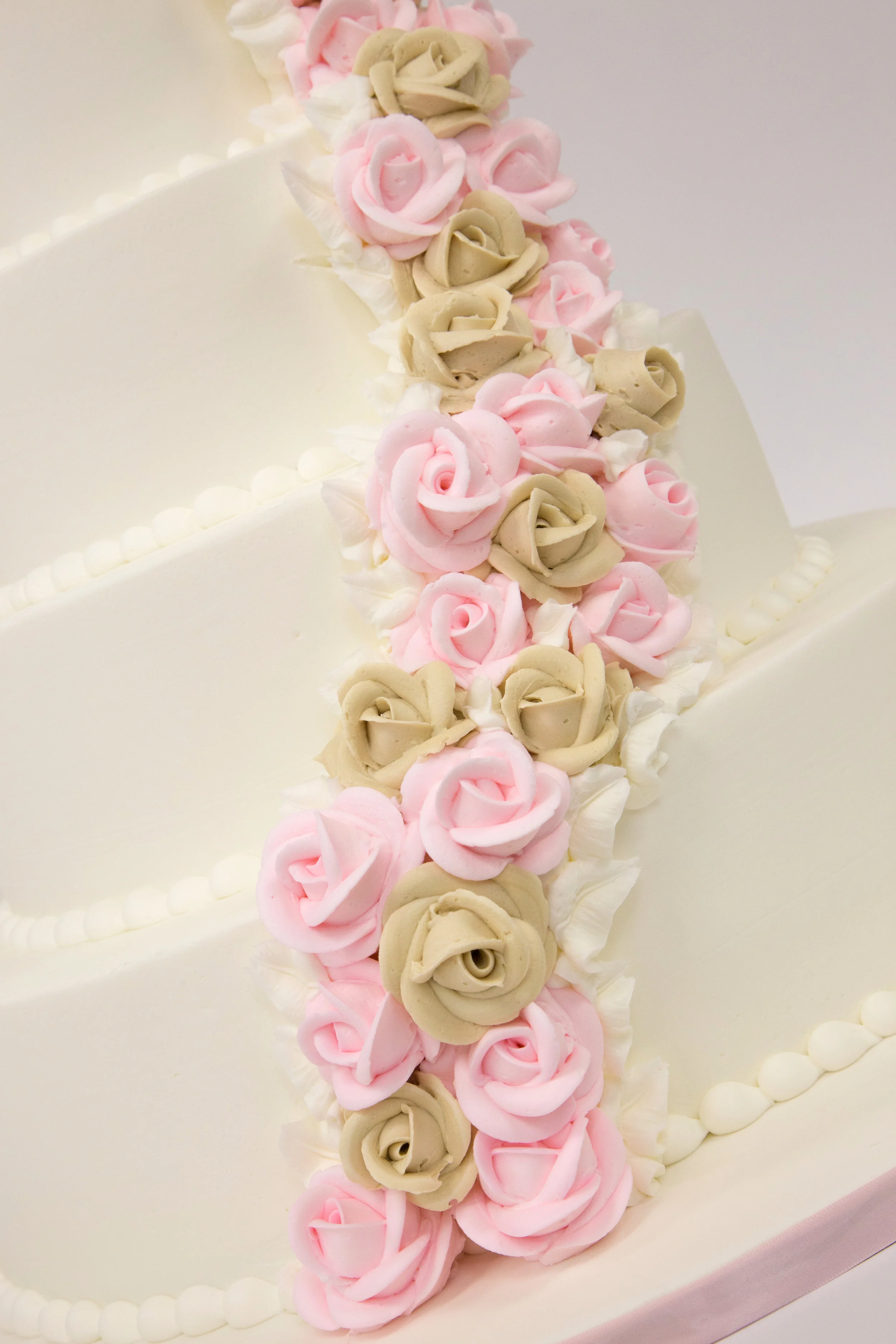Delicious Pastries, Cakes and Desserts by Cake boss star's Carlo's