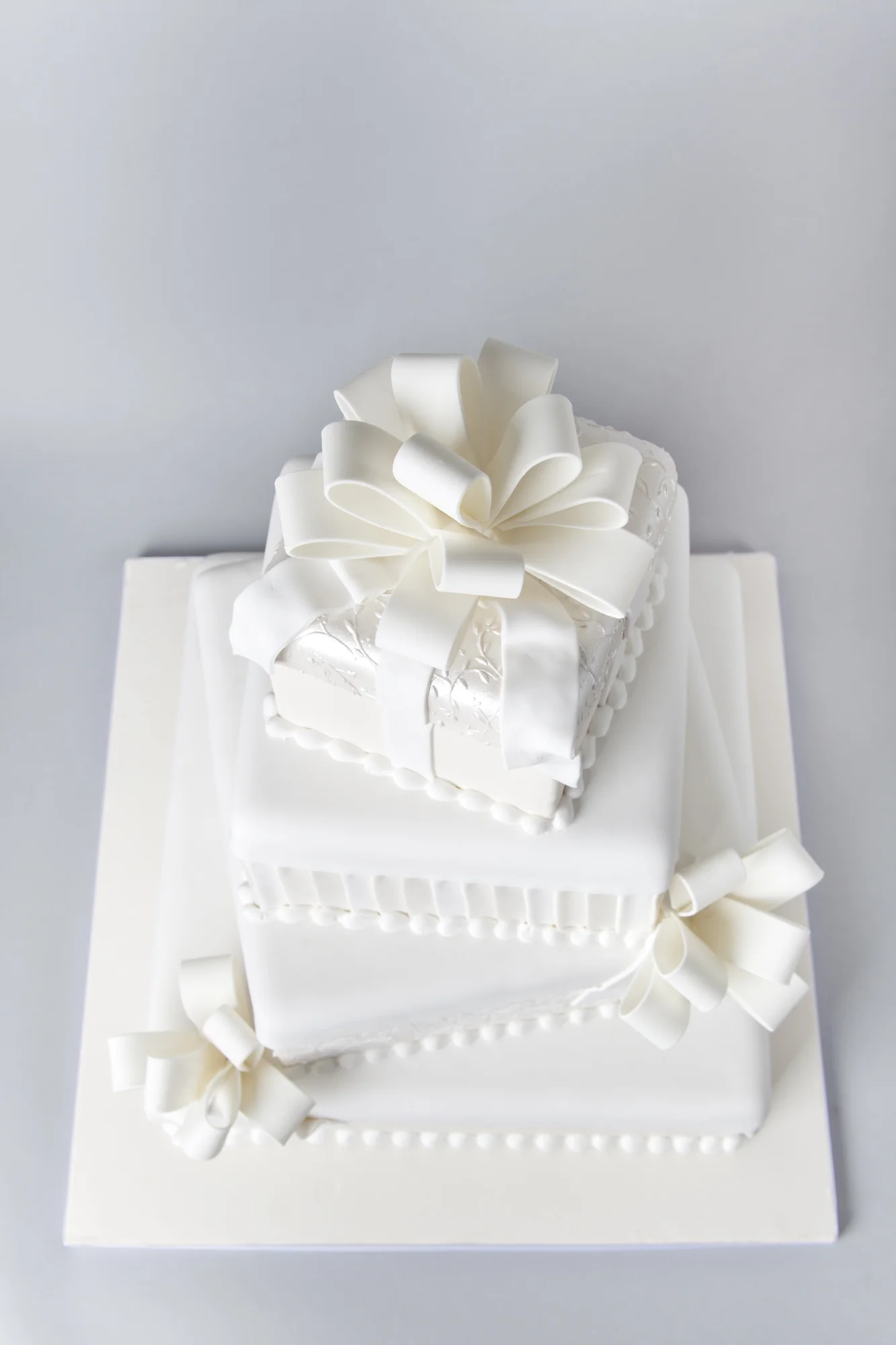Delicious Pastries, Cakes and Desserts by Cake boss star's Carlo's