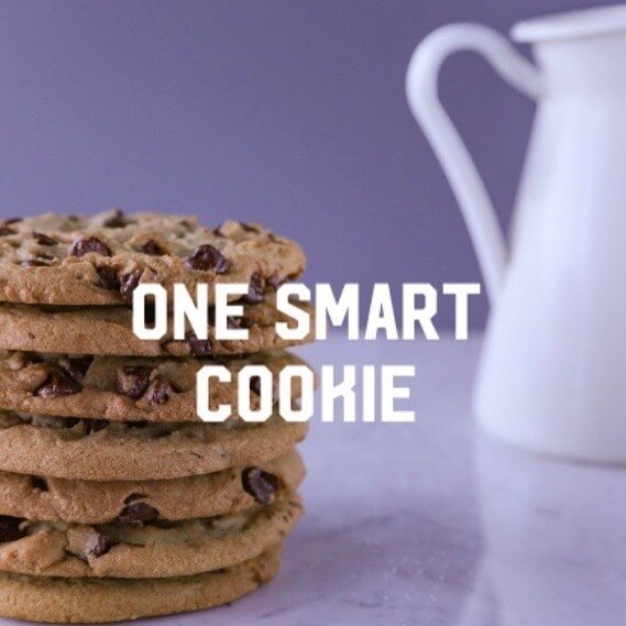 🎓 Graduation !?🎓 we got you covered with our chocolate chip cookies, perfect for the smart cookie in your life! 🍪  FREE nationwide shipping available at carlosbakery.goldbelly.com @goldbelly 
#chocolatechipcookies #classof2020 #graduation #graduate #graduationgift #summer2020