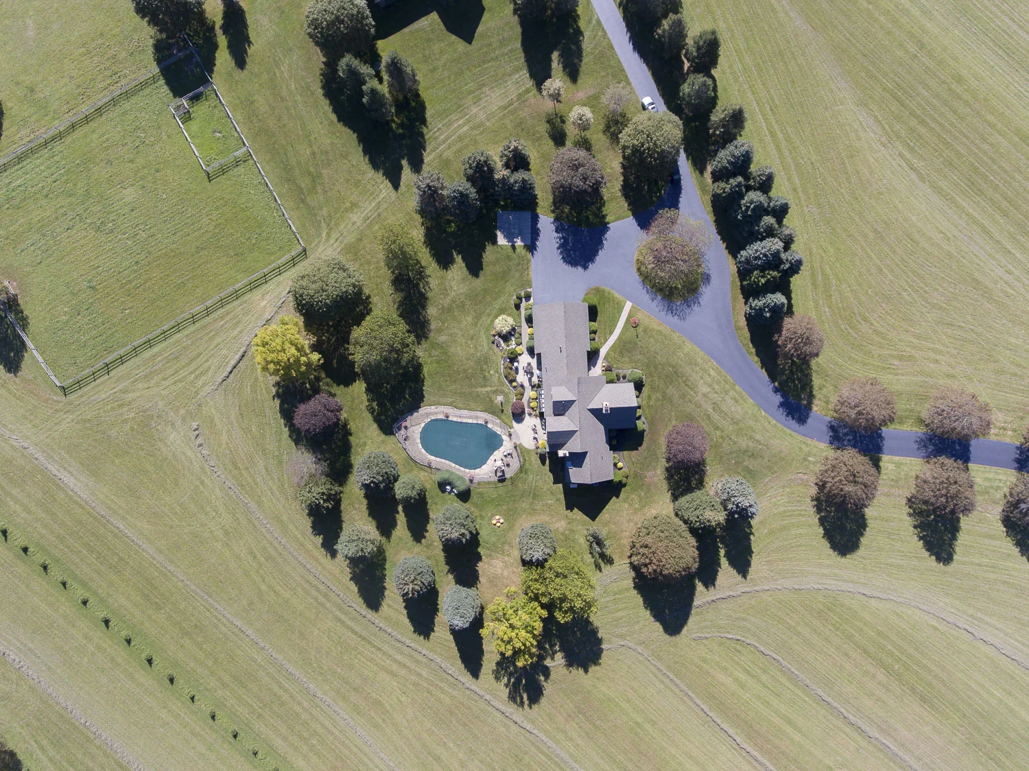 705 Willardshire Rd East-print-001-4-Aerial-3992x2992-300dpi.jpg