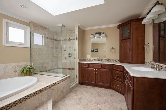 Beautiful master bath on Grand Island. #masterbath #grandisland