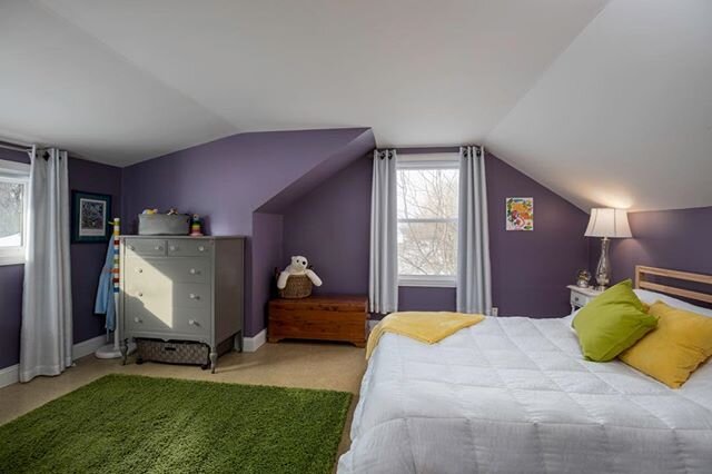 Simple and clean children&rsquo;s bedroom.

#forsale #realestate #realestatephotos #realestatephotography #realetate101 #716 #buffalo #buffalony #buffalorealestate #buffalorealtor #realestatelisting #realestatepros #realestatebroker #buffaloniagara #