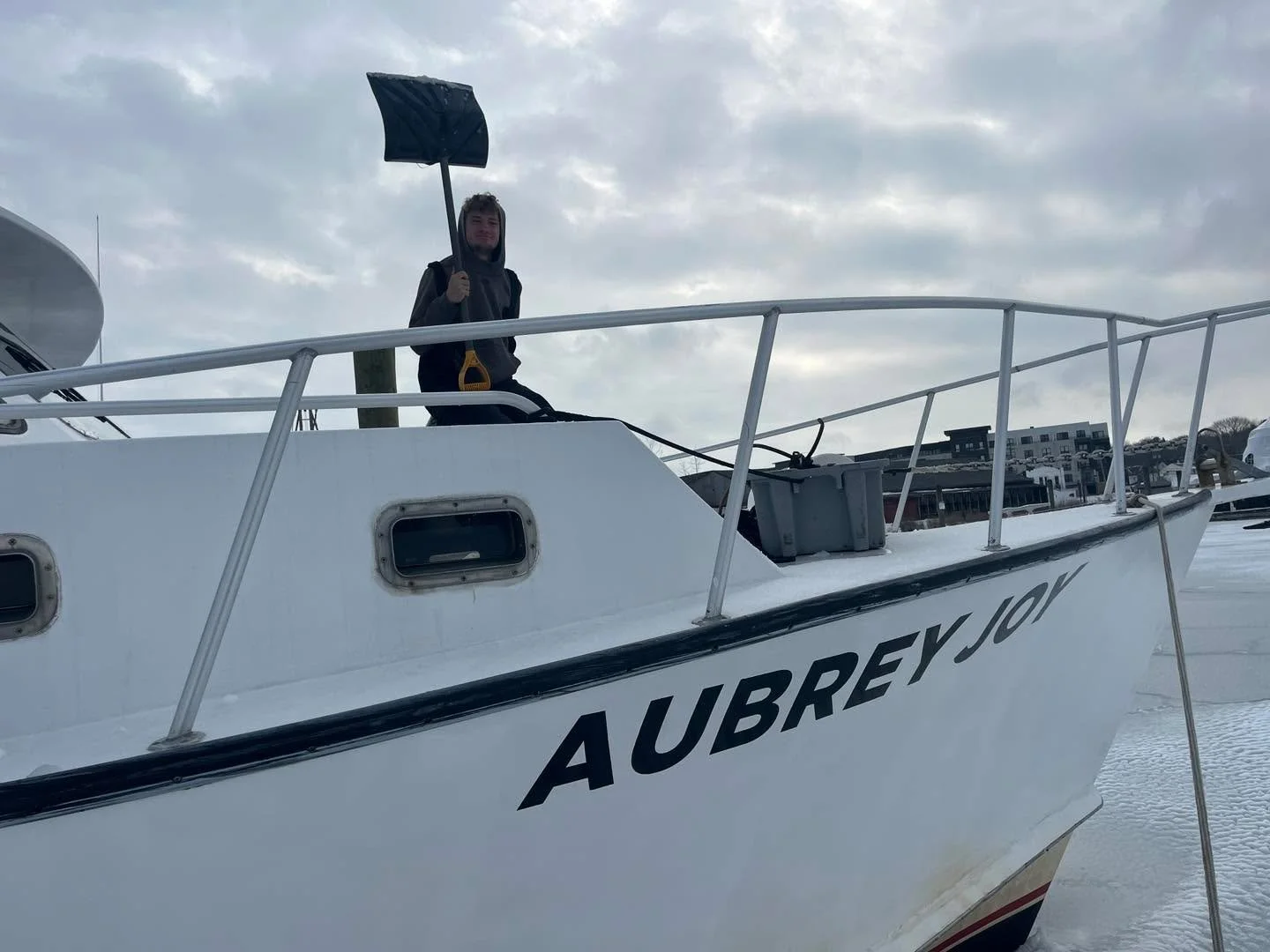 Morgan&rsquo;s working hard to remove the snow from Blizzard of 2026 from the Aubrey Joy (while Captain Seth &ldquo;supervises&rdquo;) 

#snowsnowsnow #theaubreyjoy #captainscottslobsterdock #captainsethsportfishing #captainseth #charterfishing #fish