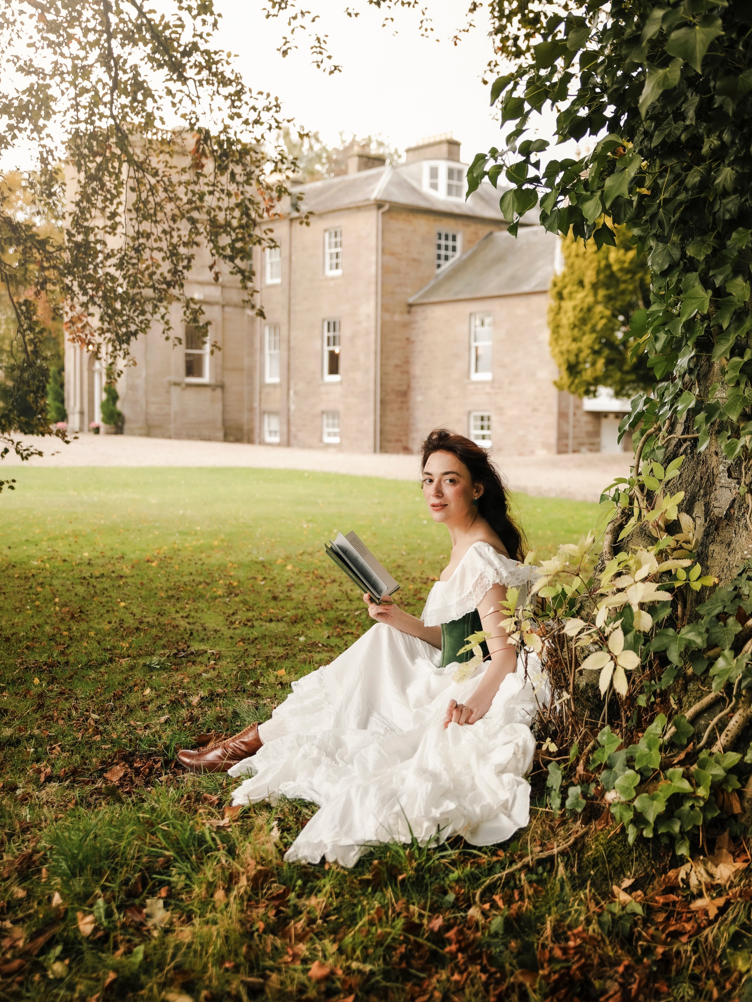 A little Jane Austen, a touch of Bridgerton and a beautiful Georgian mansion in Scotland. Hosted by Emma in her beautiful home that is @kingsofkinloch. 🏰 ✨

Had the loveliest time photographing @julianna_karaman and it&rsquo;s got me dreaming of ide