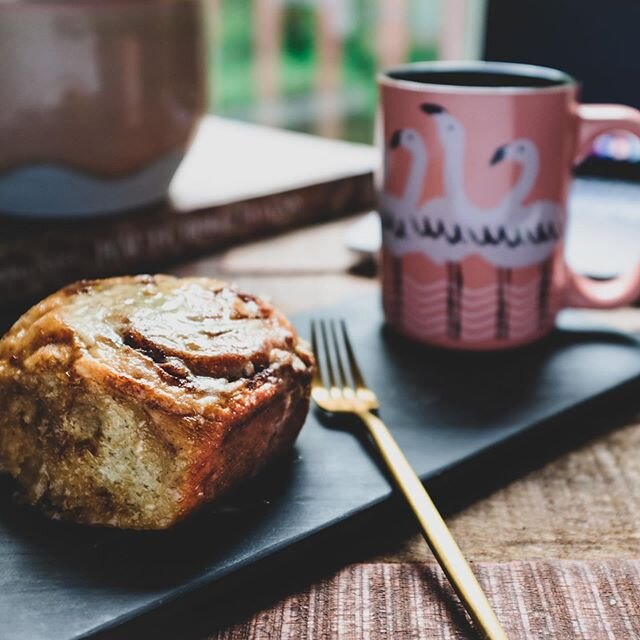 Perks of the job. Thanks for the cinnamon rolls @thezbakerynashville 
Capturing content from my living room for @pinkflamingosocial