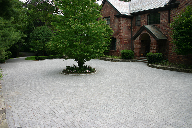 3 Tips From Paver Contractors for Creating a Showstopping Driveway in the Belmont and Newton, MA Areas
