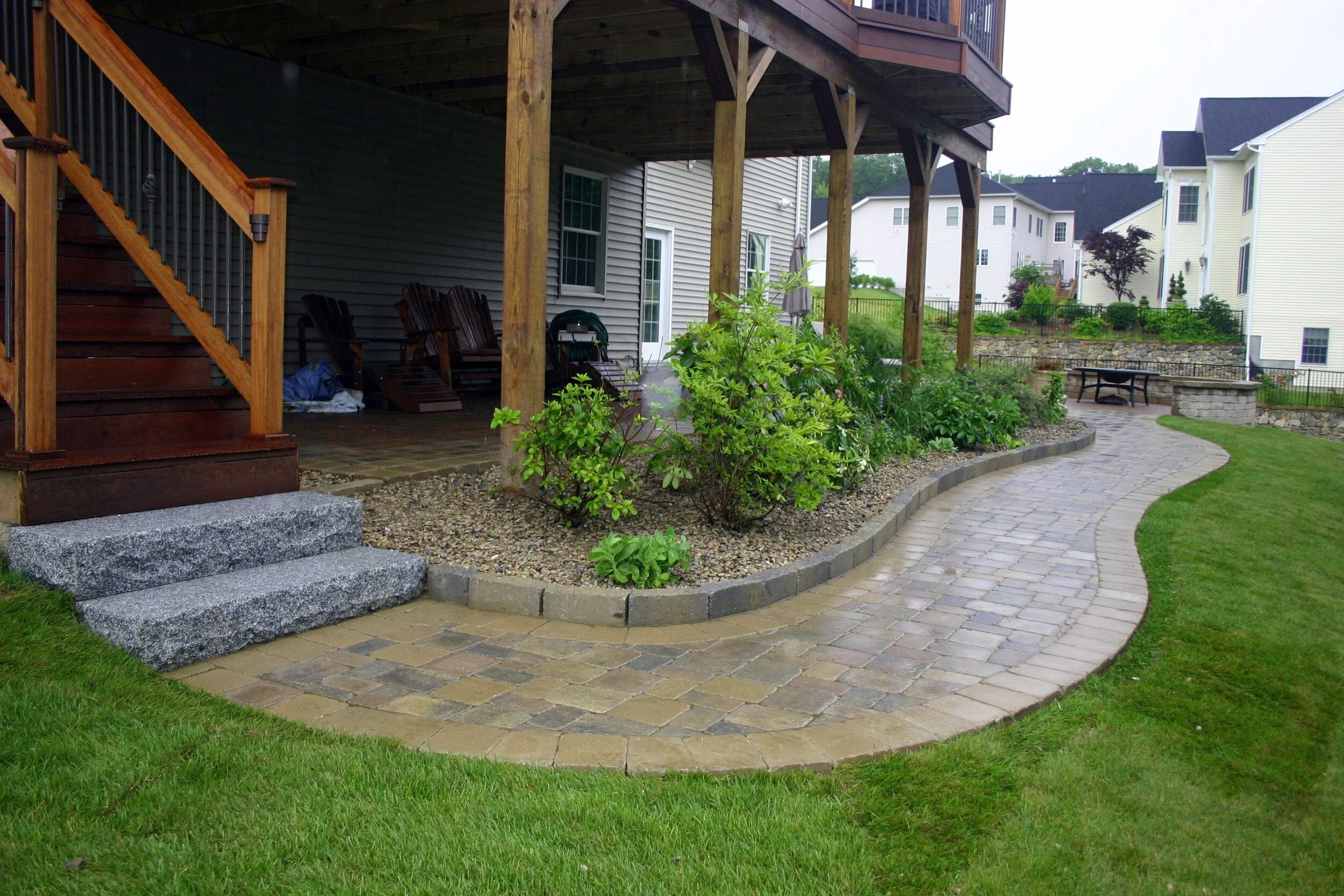 How Paver Contractors Utilize Sweeping Curves in Cambridge MA