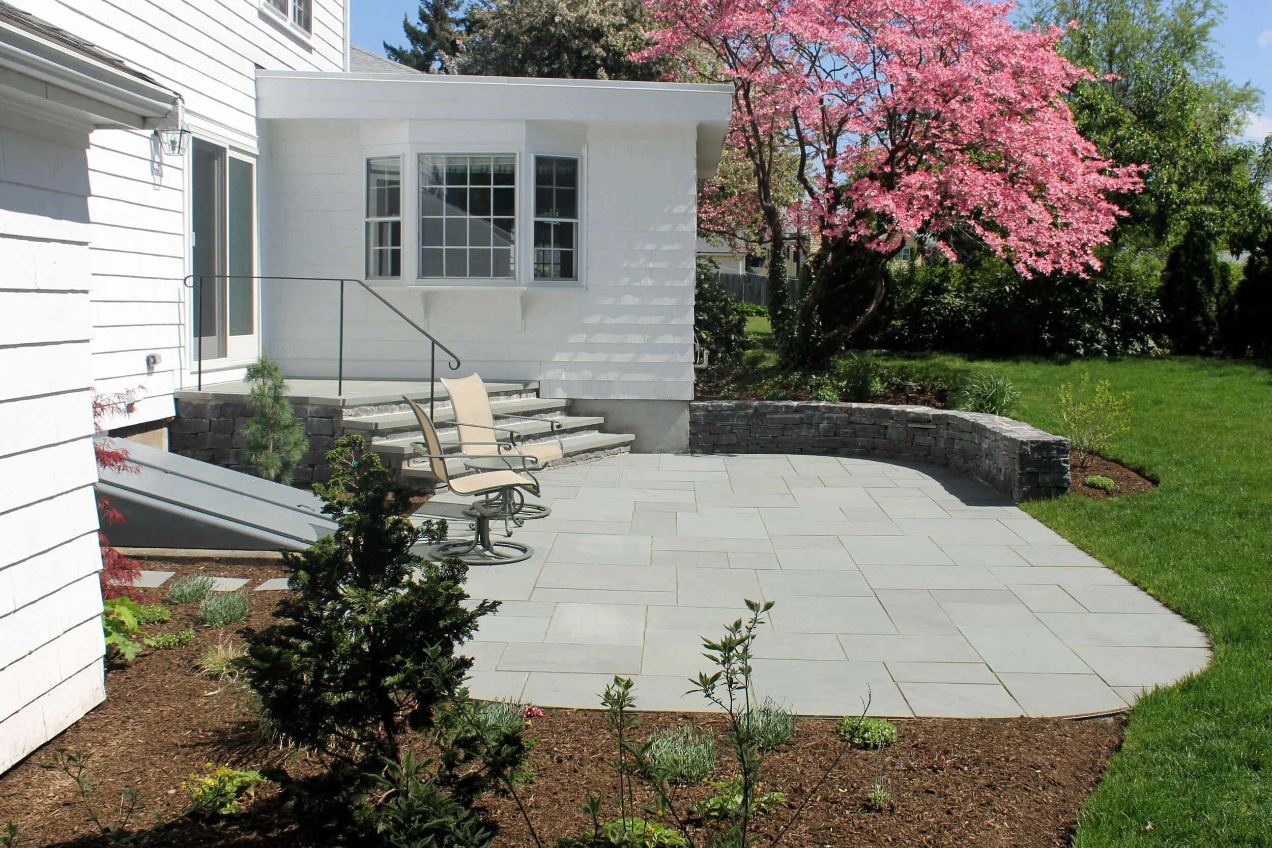 4 Bluestone Patio Design Trends that Paver Contractors Recommend for Your Cambridge, MA Area Home