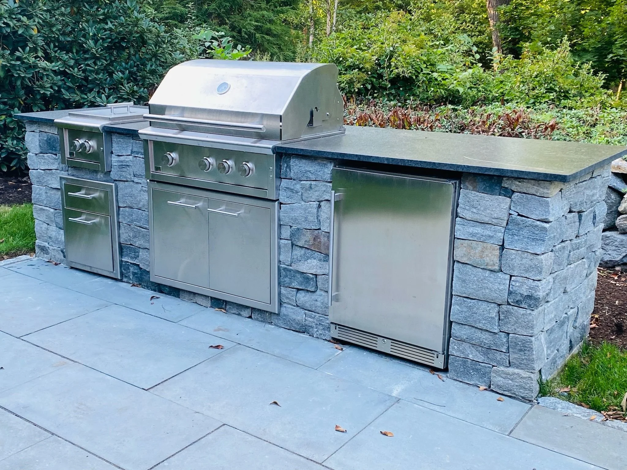 3 Bold Outdoor Kitchen and Patio Paver Ideas for Homes in Medford and Somerville, MA 
